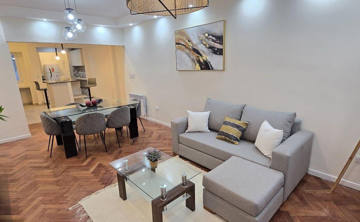 Ofrecemos en venta departamento de 3 ambientes a la calle con balcón