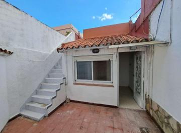 PH · 31m² · 1 Ambiente · Alquiler PH Monoambiente Dividido C/patio Martinez