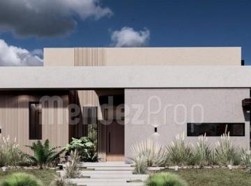 Casa · 165m² · 4 Ambientes · 3 Cocheras · Venta de Casa en Los Talas Canning Apta Credito Hip.