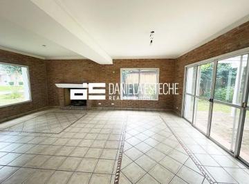 Casa · 169m² · 4 Ambientes · 1 Cochera · Casa en Barrio Privado Bermudas