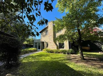 Casa · 278m² · 6 Ambientes · 2 Cocheras · Casa en Parque Leloir - Venta