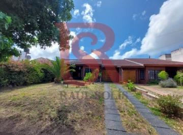 Casa · 144m² · 3 Dormitorios · Av - Amplia Casa en Venta a Pocas Cuadras del Mar