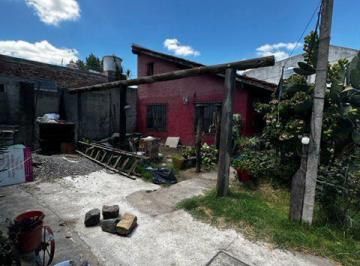 Casa · 4 Ambientes · Venta - Casa en Esquina con Dos Locales Comerciales – Oportunidad Única con Financiación Disponible