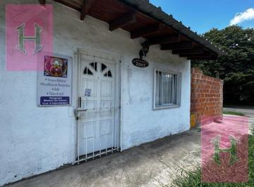 Casa · 200m² · 4 Ambientes · Venta - Casa en Esquina con Dos Locales Comerciales – Oportunidad Única con Financiación Disponible