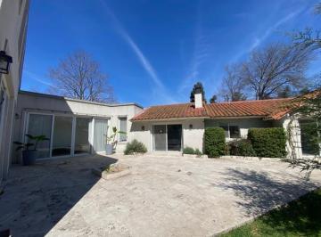 Casa de 6 ambientes, Pilar · Venta Casa, Barrio Cerrado, 6 Amb + Dependencia / en Tortugas Country Club