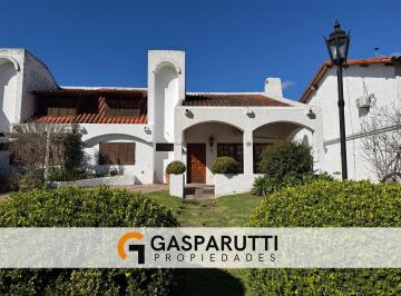 Casa · 151m² · 4 Ambientes · 3 Cocheras · Casa en Venta con Pileta en Aranjuez! Apto Credito