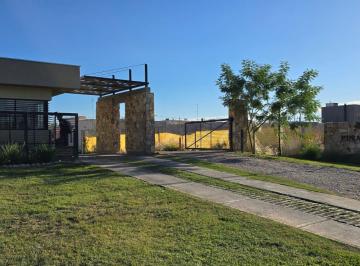 Casa · 2 Dormitorios · 1 Cochera · Casa en Maipú