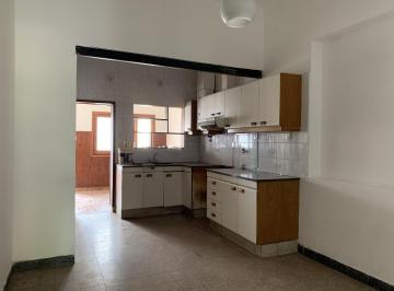 Casa · 130m² · 7 Ambientes · 1 Cochera · Casa Tres Dorm./ Olive 1500