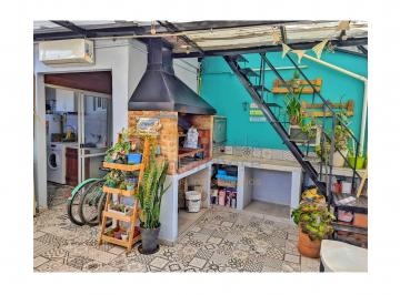 PH de 4 ambientes, Parque Avellaneda · Piso Único 4/5 Amb. + Patio + Terraza + Entrada Independiente – ¡Sin Expensas!