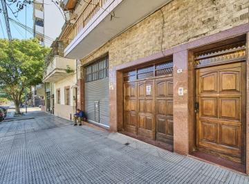 Casa · 231m² · 6 Ambientes · Casa en Venta, con Jardin Al Fondo y Local Al Frente