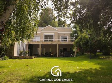 Casa · 161m² · 5 Ambientes · Casa 3 Dorm., en Villa Mari Menuco