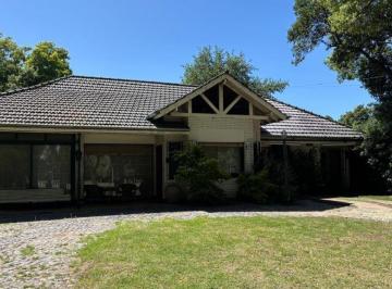 Casa · 250m² · 6 Ambientes · Casa en Alquiler en San Carlos C. C. Lote Central Frente a Las Canchas de Rugby