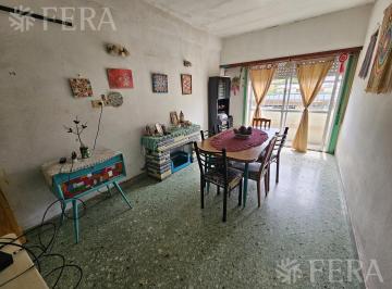 Casa · 259m² · 5 Ambientes · 1 Cochera · Venta de Casa 5 Ambientes con Cochera y Local en Sarandí