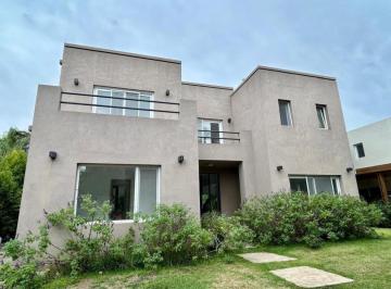 Casa · 270m² · 4 Ambientes · Casa en Alquiler en Barrio Privado Greenlands La Horqueta