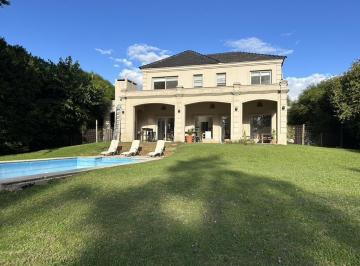 Casa · 210m² · 6 Ambientes · 2 Cocheras · Casa en Venta en Los Castores, Al Agua, 4 Dorm.