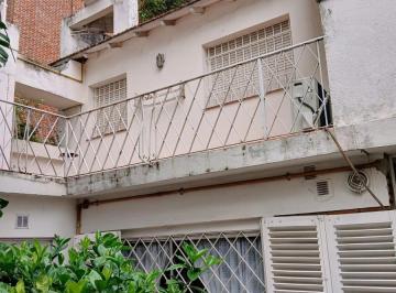 Casa · 150m² · 5 Ambientes · 1 Cochera · Chalet Centrico Una Cuadra Estación