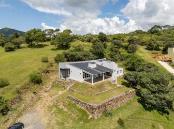 Casa · 4214m² · 4 Dormitorios · 1 Cochera · Casa en La Lucinda I. Barrio Privado, 4 Dorm., 3 Baños, Lavandería, Galería con Parrilla, 3 Pl