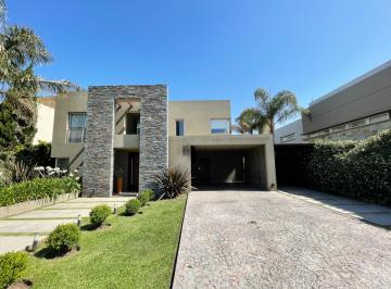 Casa · 310m² · 7 Ambientes · 3 Cocheras · Fincas de Iraola II - Hudson