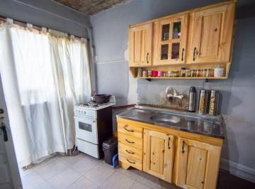 Casa · 92m² · 5 Ambientes · 1 Cochera · Casa Multifamiliar - Ideal Inversión - con Cochera