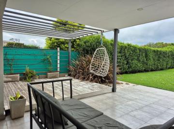 Casa · 230m² · 6 Ambientes · 2 Cocheras · Casa en Venta Barrio Siete Soles