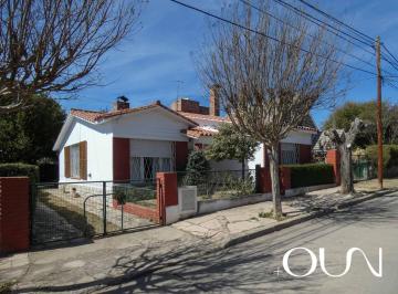 Casa · 143m² · 3 Ambientes · 1 Cochera · Casa en Venta en La Cumbre, Ubicación Centro.