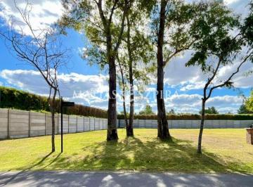 Terreno · 678m² · Lote en Venta La Cesarina