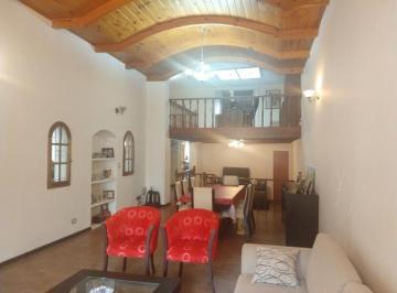 Casa · 378m² · 6 Ambientes · 2 Cocheras · Casa - Flores