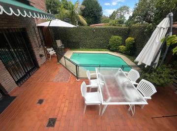 Casa · 217m² · 5 Ambientes · 2 Cocheras · Casa de 5 Ambientes con Pileta en Olivos!