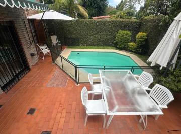 Casa · 217m² · 5 Ambientes · 2 Cocheras · Casa de 5 Ambientes con Pileta en Olivos!