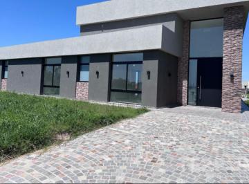 Casa · 156m² · 4 Ambientes · 2 Cocheras · Casa en Venta Barrio La Alameda