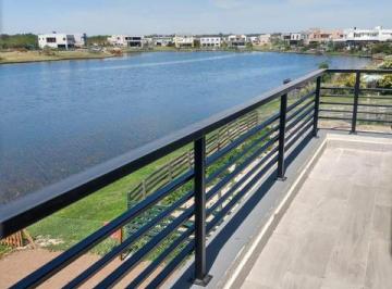 Casa · 276m² · 7 Ambientes · 2 Cocheras · Casa Al Agua en Vistas, Puertos Alquiler Anual o Venta