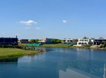 Casa · 336m² · 8 Ambientes · Casa en El Barrio Marinas