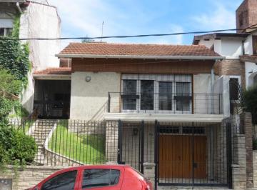 Casa · 221m² · 4 Ambientes · 1 Cochera · Casa en Venta 3 Dorm. en Vicente López (Vías a Maipú) C/jardín con Pileta