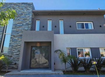 Casa · 200m² · 5 Ambientes · Casa en Alquiler en San Rafael, Villanueva, Tigre