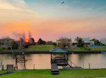 Casa · 197m² · 5 Ambientes · Casa Al Rio en Barrio Nautico San Marco