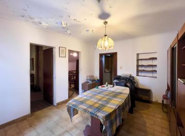 Imagen 1 - Casa para reciclar en Barrio Parque con 3 dormitorios, amplio patio y parrillero. Ideal para reforma - · Casa Para Reciclar en Barrio Parque con 3 Dorm., Amplio Patio y Parrillero. Ideal Para Reforma