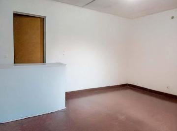 Casa · 174m² · 8 Ambientes · 1 Cochera · Venta - Casa de 4 Dorm., a Reciclar, Patio Seco, Jardín y Local Comercial. Belgrano, Rosario.