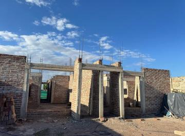 Casa · 74m² · 4 Ambientes · 1 Cochera · Venta Casa 2 Dorm., Barrio Privado, Maipu