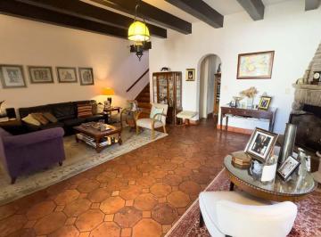 Casa · 199m² · 5 Ambientes · 1 Cochera · Venta Chalet de Estilo en Playa Chica