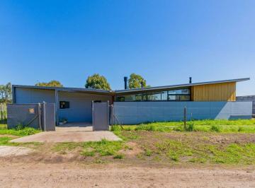 Casa · 124m² · 4 Ambientes · 2 Cocheras · Venta Casa 4 Ambientes Moderna Los Acantilados