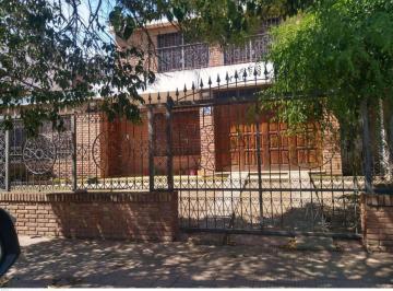 Casa · 188m² · 4 Ambientes · 1 Cochera · Venta Casa 3 Dorm Villa Cabrera Apto Bancor