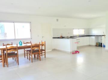 Casa · 150m² · 3 Ambientes · 2 Cocheras · Venta Casa 4 Ambientes en Pilar del Este