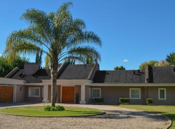 Casa · 300m² · 4 Ambientes · 2 Cocheras · Casa en Venta. Club de Campo Los Pingüinos