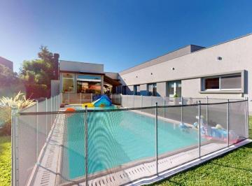 Casa · 260m² · 4 Ambientes · Venta Casa 4 Ambientes 1100 m² La Candida La Plata