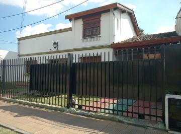 Casa · 160m² · 4 Ambientes · 3 Cocheras · Casa 4 Amb en Venta en Hurlingham