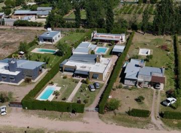 Quinta vacacional de 6 ambientes, San Rafael · Comercializamos Impresionante Chalet y Complejo de Cabañas Ubicado en Rama Caida.