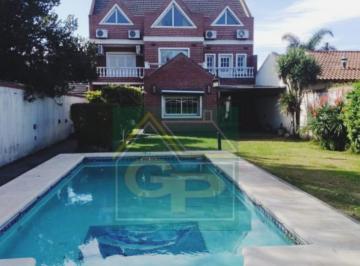 Casa de 8 ambientes, Esteban Echeverría · Venta de Casa con Piscina y Quincho Amplio con Dormitorioen Luis Guillon