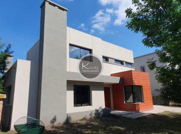 Foto1 · Venta Casa Tres Dorm. Pileta Parrilla en Santa Guadalupe, Pilar del Este, Pilar