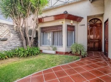Casa · 120m² · 4 Ambientes · 1 Cochera · Casa en Venta en Florida Oeste, Vicente López, Luminosa, Cochera