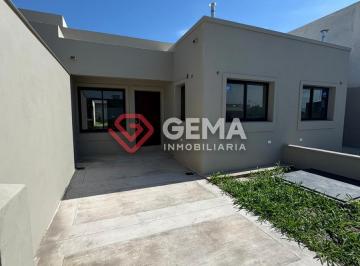 Casa · 156m² · 4 Ambientes · 1 Cochera · Casa en Via Aurelia